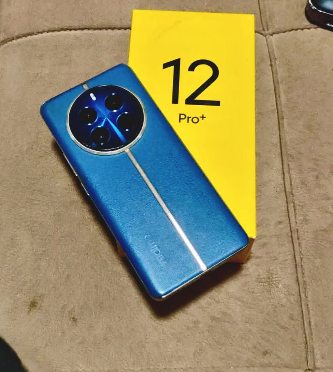 ڕیاڵمی ١٢ ی پڕۆ پڵاس فایف جی
شوشەکەی ئەو شکاوێی هەیە 
لەمس و هەموو شتێکی بە شەرت.
٥١٢ گێگاو ڕام ١٢+١٢ یە
snapdragon 7s gen2
دوو سیمەو زۆر بێ کێشەیە
نرخی ٢٢٠ هەزارو کەمێک مەجال
تێل  ***********
زوومەکەی ١٢٠ ئێکسە.. السليمانية, العراق
