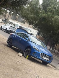 النترا 2017 مكينه جديده قبل 10 يام بدلتها 22  صدرها نضيف سياره حلوه ما...