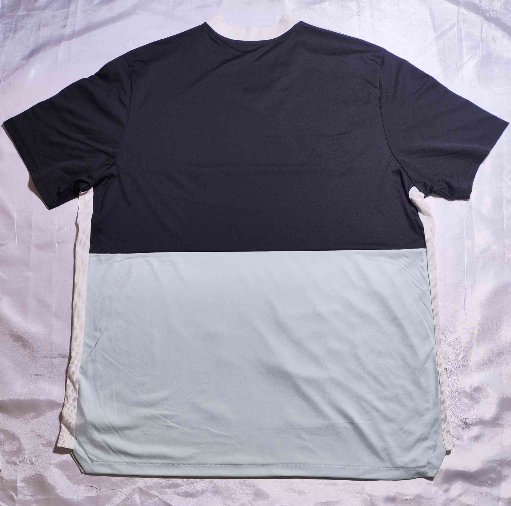 Adidas 🔥🔥
باله اوربية اورجنال %100
---------
2XL قياس
العرض 65
الطول 82
----------
نظافة %100
 غالبا ما مستخدم 
----------
صنع: تايلند
للاستفسار مراسلة الصفحة 
يتوفر توصيل 6 الاف لجميع محافظات العراق 🚙
اي شي مختلف عن الصور لا تستلم
مو اورجنال رجعه بيد المندوب


**إذا كنت صاحب هذا الإعلان وتريد حذفه لأي سبب، رجاءا أرسل رسالة إلى الدعم الفني**