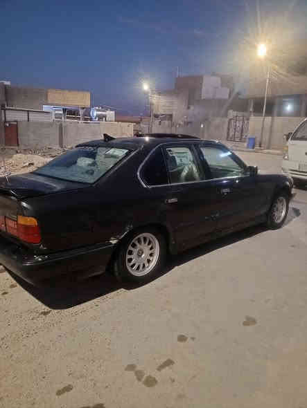 السلام عليكم
بي ام  موديل 1992

حجم525

محرك 525 مفتوح  لاتبخير ولا تنقيض 

رقم انبار 

فول اوتماتيك  

تبريد بلادي بس نقصه غاز 

فتحه بلقماره 

سنويه لحد 29

تخم تاير جديد 

باتري جديد 

صدر جديد 

كهربائيات كلها شغاله 

لاتبديل ولا ضربه 

بيها جراد قليل بلقماره والبنيد والصندوك 

السعر 35

مكاني الخالديه رقم الهاتف ***********
