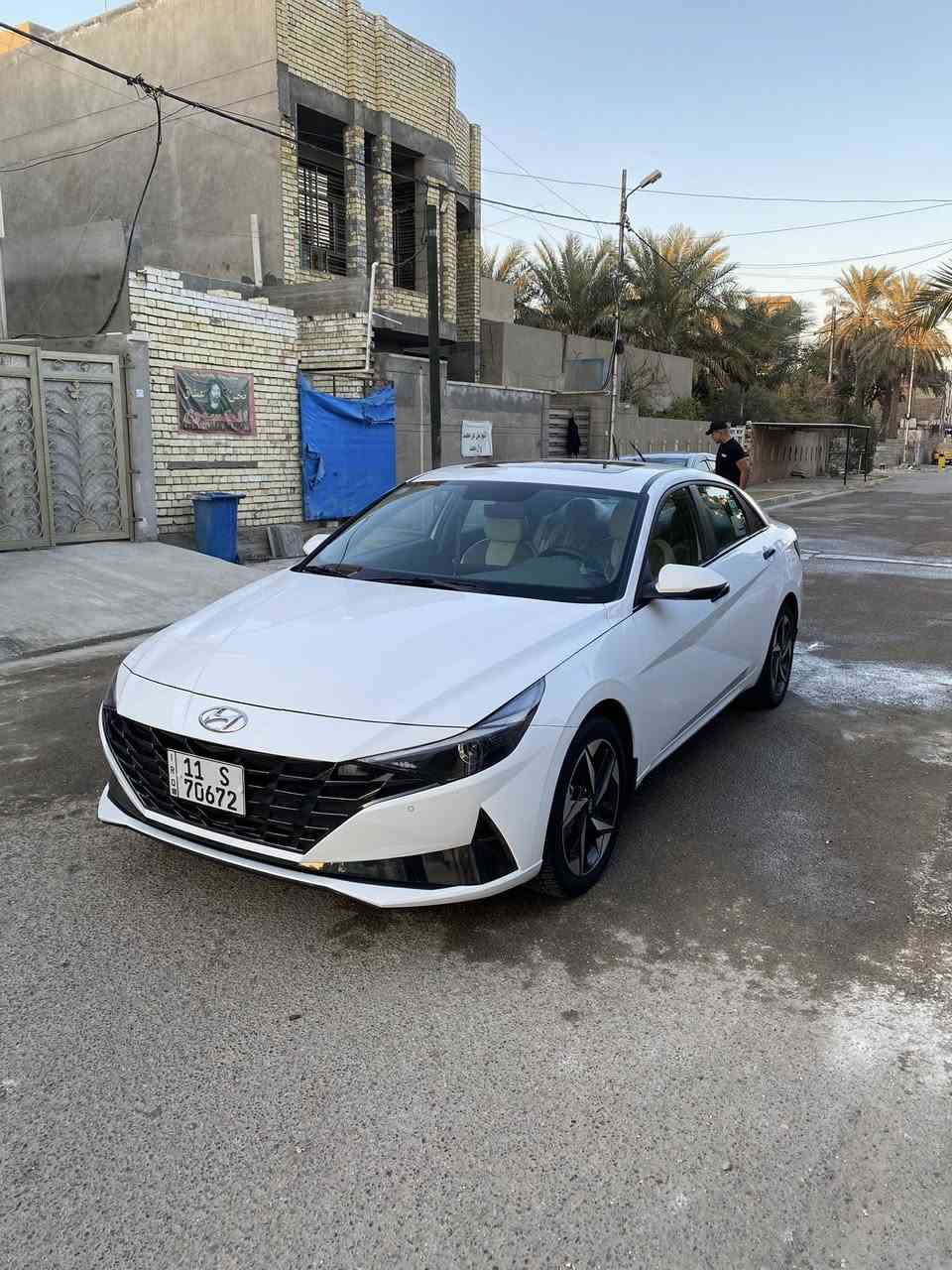 سلام عليكم
 النترا موديل 2022 خليجي
مكينة 2000 ام الضمان 
فول مواصفات الخليجي
ماشية 57 الف 
بيهة مكانين بارد فقط 
السعر 180 وبيهة مجال
مكاني بغداد 
رقم الهاتف :***********
