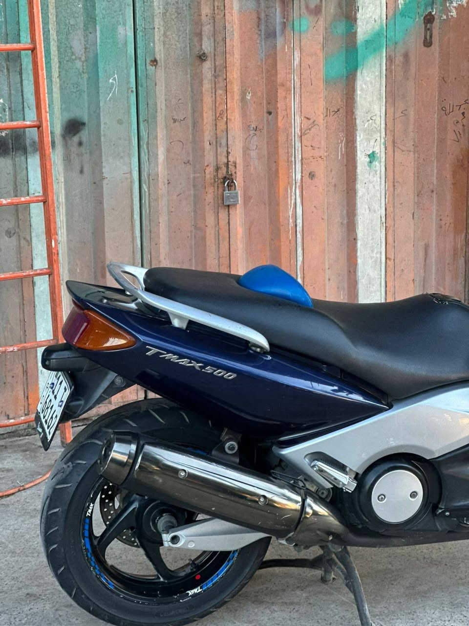 TMAX 2007
للبيع كفاله عامه رقم انكليزي شرط التحويل ماشيه ٤٦ الف 
العنوان بغداد الجديده
كريم  ***********
محمد ***********
