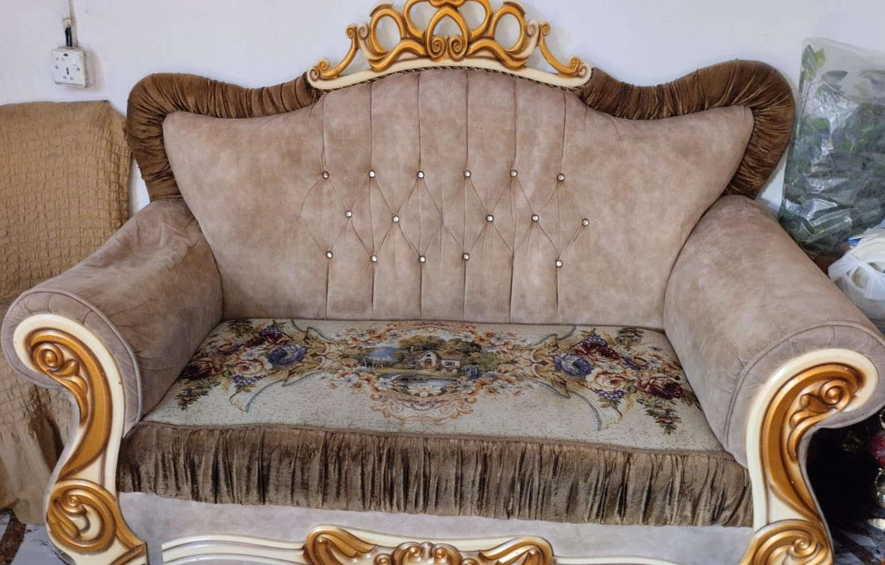 تخم قنفات ٥ قطع 10 مقاعد قوي ونضيف السعر ٢٥٠ البصره الجنينه ***********
