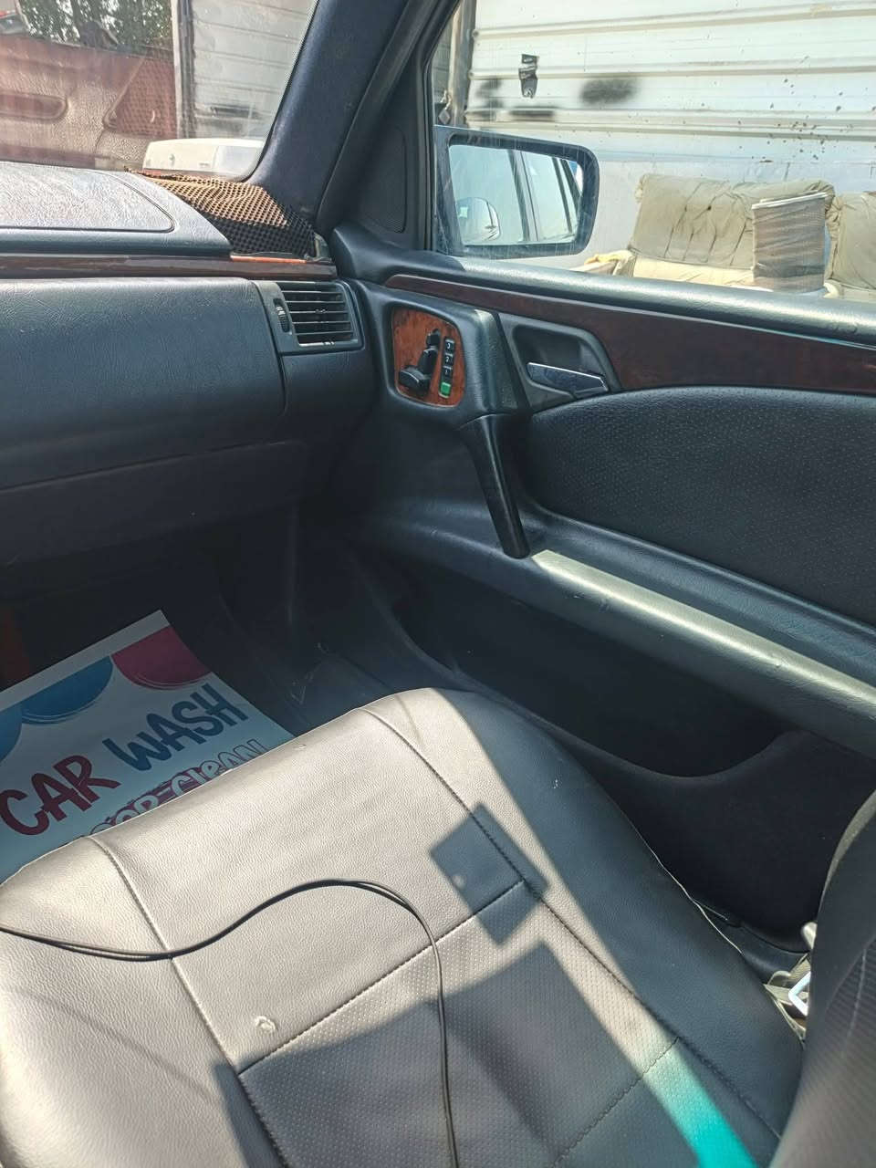 مارسدس أم عيون موديل 96 محوره ففتي بسمي حداديه  جديده غرفه جديده سياره مكفوله مصبوغه جماليه  عنواني ناصرية ***********مكينه وكير جديد  السعر 70وبيه مجال قليل رقم الجديد انكليزي رقم بصره
