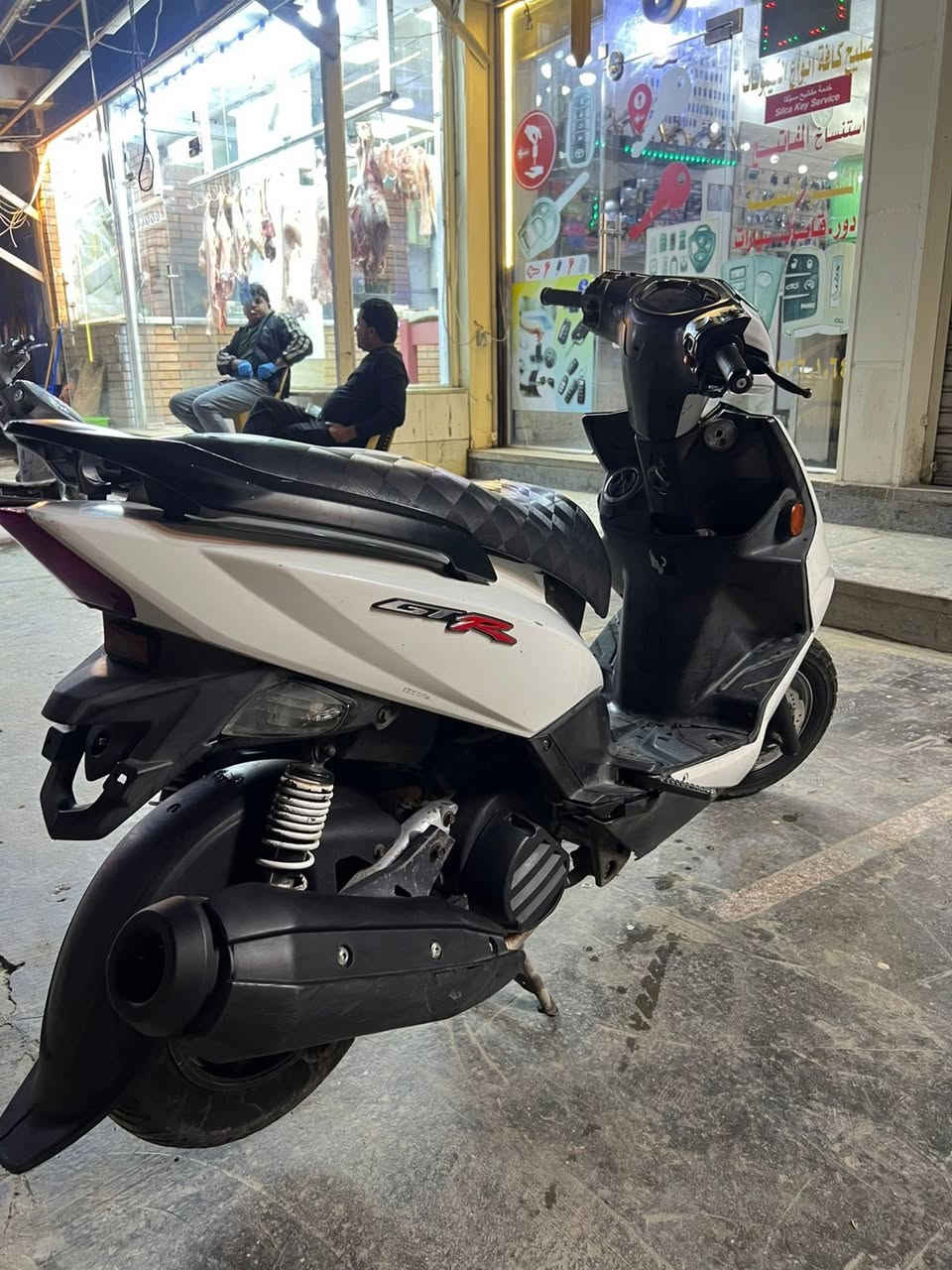 سلام عليكم للبيع GTR كفالة عامة ما بيها اي نقص 

كهربائيات كله شغالة دراجه مختمه 

مكانها بغداد الامين الثانية ***********

#السعر_850 وبيها مجال بسيط
