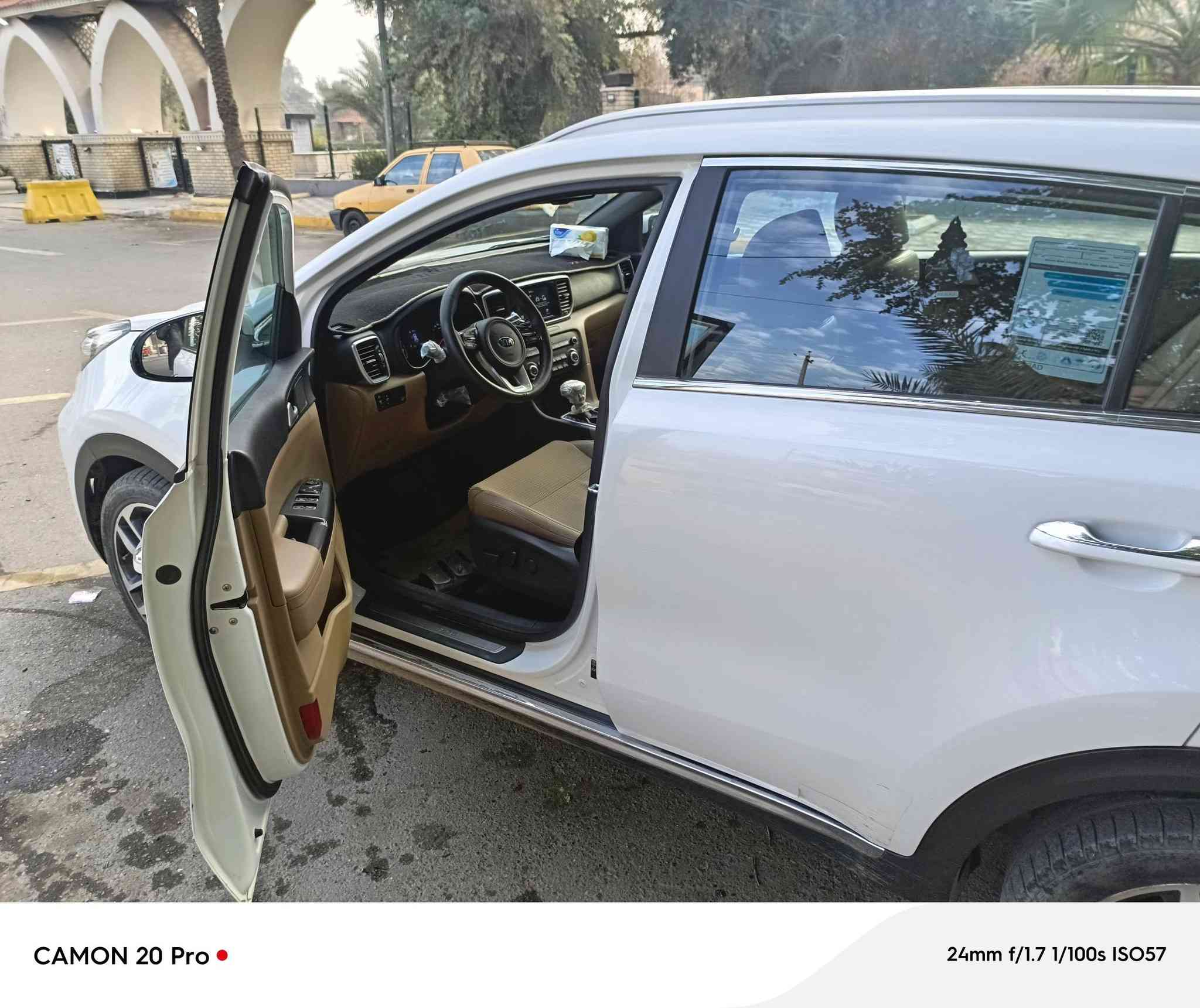 سلام عليكم من رخصت الكروب سبورتاج 2019  دوش 2000 خليجي ابيض اللون 1/1 فول بنوراما بصمه شاشه تحكم جهتين صندوق كهربائي كشنات كهرباء السياره ماشيه ٧٤ الف رقم دولي سنويه باسمي (للبيع فقط) استفسار الاتصال ع هذا الرقم *********** ابو احمد السعر 208
