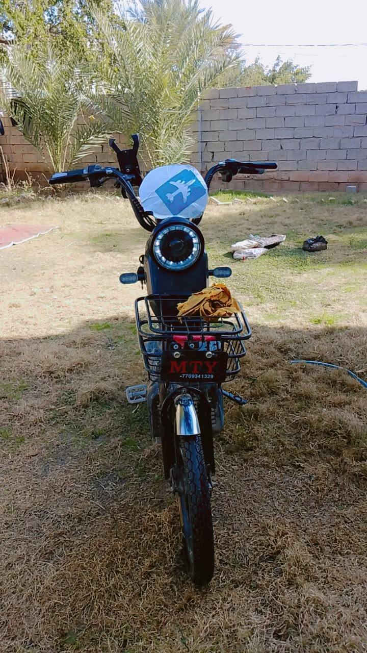 سلام عليكم عندي بايسكل  شحن نضافةفول السعر 300الف وبي مجال مكاني قرتبة المرحلين هاذة رقمي ***********
