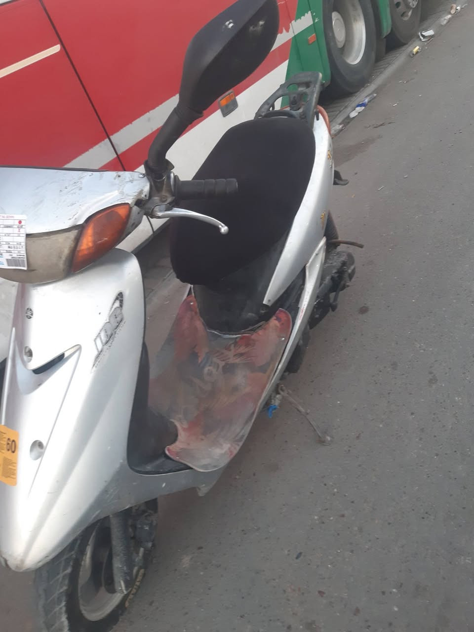 السلام عليكم
دراجة عصفورية سرعة 60
شغالة سلف وهندر عوزهة كلج خلفي بيهة رجفة وكابريترهة عل اسلولي تطفة واليدة مال البانزين بيهة بوش الدراجة ما مفتوحة ب200وبيهة مجال قليل مكاني مدينة الصدر 
***********
