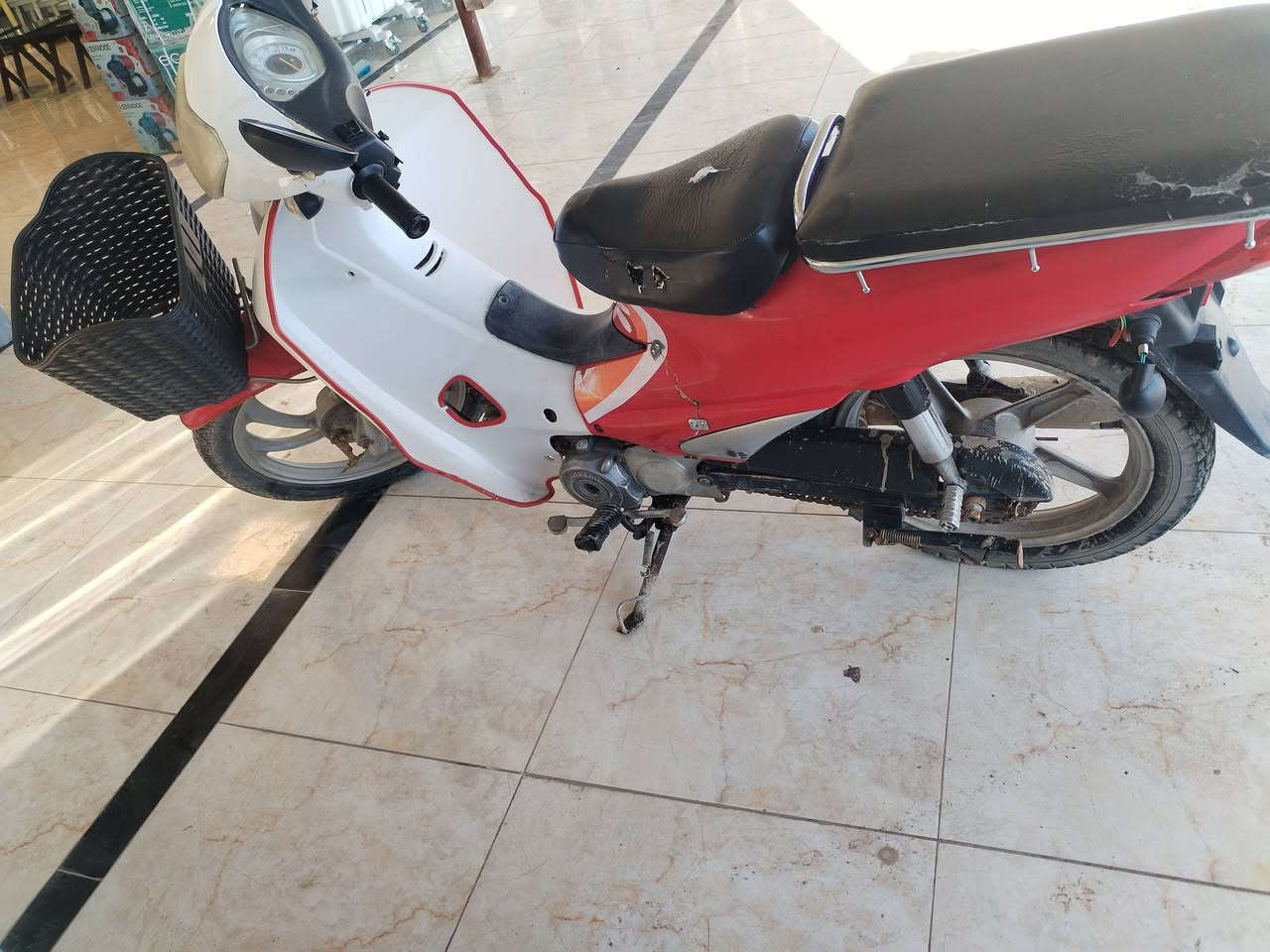 سلام عليكم
موطور سلفيز
نضيف
الموقع
ناحيه المعتصم
السعر 500 وبي مجال 
اتصل ***********
