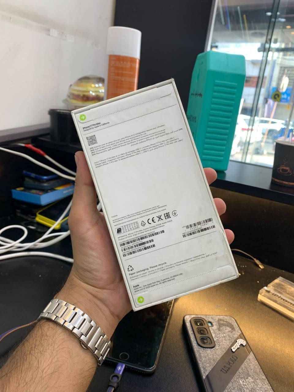 17 pro max 
عربي شرق اوسط 
256 الذاكره
ممفتوح بالكارتون بالليبل

المكان بغداد توصيل مااعندي
السعر مليونين و 125

للاستفسار الاتصال
على ***********
