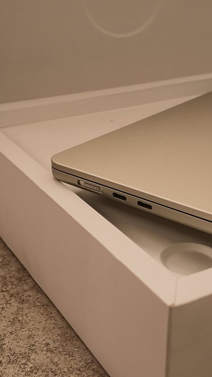 Macbook Air M2
512 GB Hard
8 GB Ram
Battery 100%
Cycle 20
15 inch
Gold
النظافه 100%
الجهاز عربي شرق اوسط وكاله ماستر العراق 
لمعرفه السعر  يرجى مراسله الصفحه او على الواتس
***********⁩
