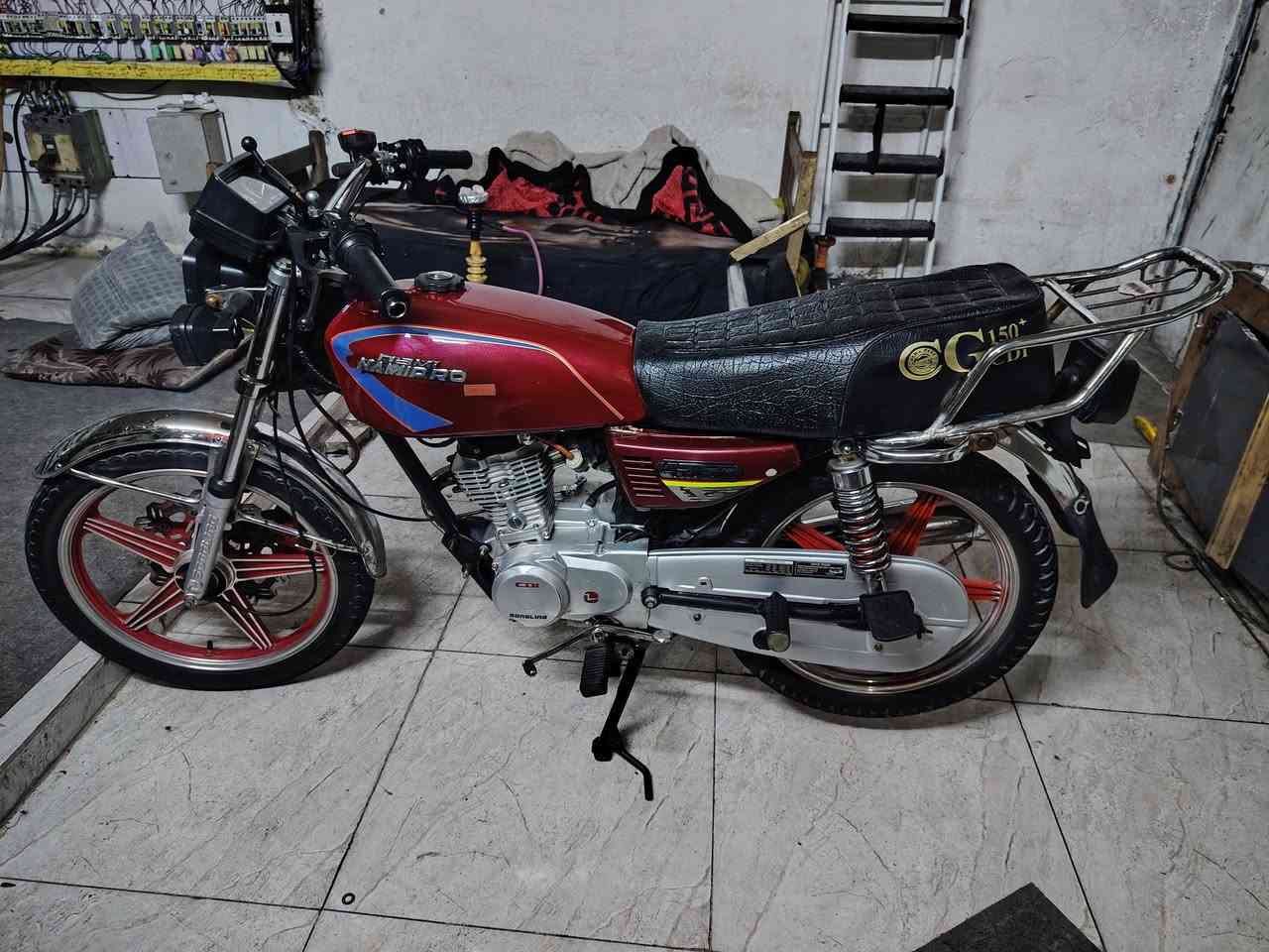 دراجه تايجر موديل 24 اوراق كامله مكينه ما مفتوحه كهربائيات كامله كلها بس الشاير خلفيه مكانها بغداد مدينه الصدر سعر 500 وبيها مجال ***********
