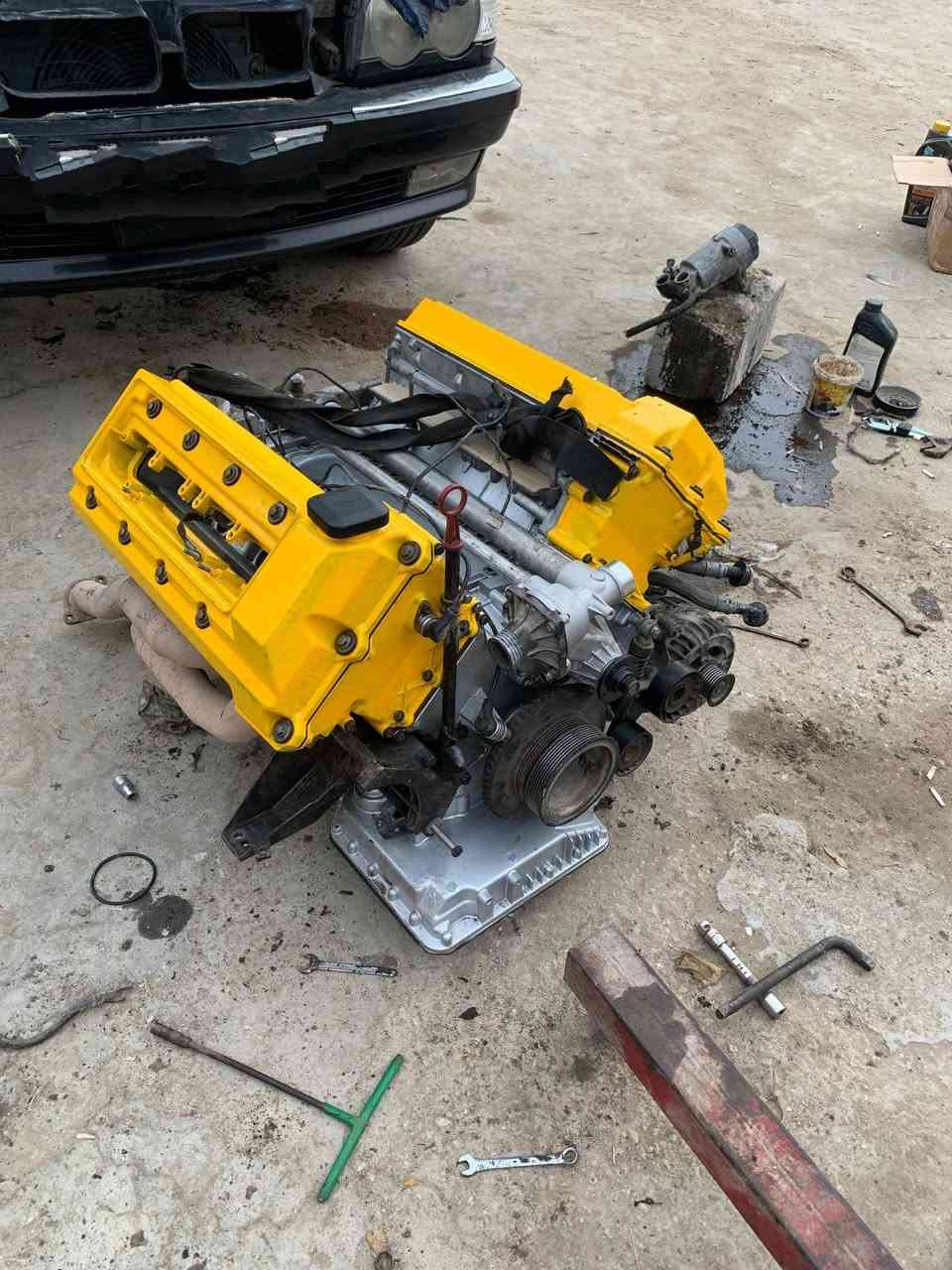 السلام عليكم اخوان طبعا هواي اكو ناس مظلومة من يصعد ال BMW ويشوف سيارة ما بيه انطلاقيه واني واحد منهم بس من اشتغلت يم هذا الرجل الشريف اتغيرت كل الموازين السيارة كامت تاكل الشارع للعلم جفت المحرك شغل درجة اولى البطل محمد ألماني واخوه ابو عبد الله المعدلين
