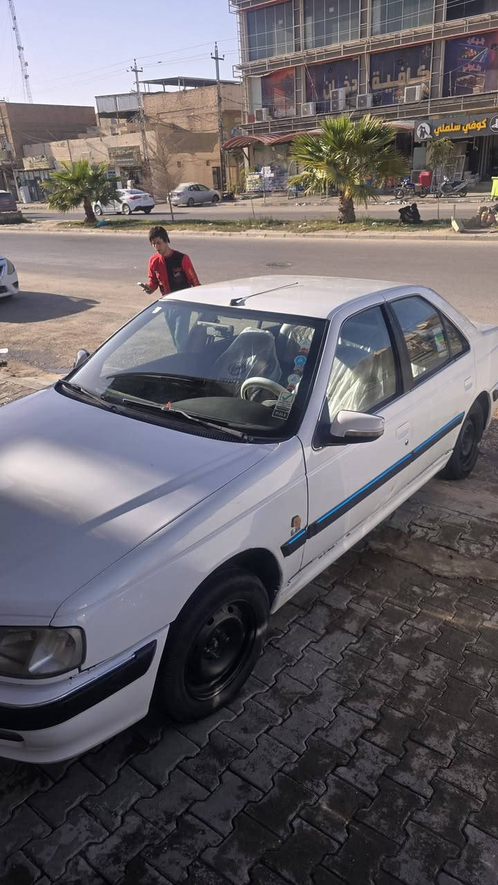 ٢٠١٥ سياره حلوه محرك والكير مالتها شرط مكفولات سياره مدوشمه بيها قطعه واحده فقط لا غير حلوه سياره نصبتها حلوه رقم وسنويه جديده يعني متصعد هزه مداور كبل سعرها ٤٨ وبيها مجال كلش قليل *********** مكانها نجف
