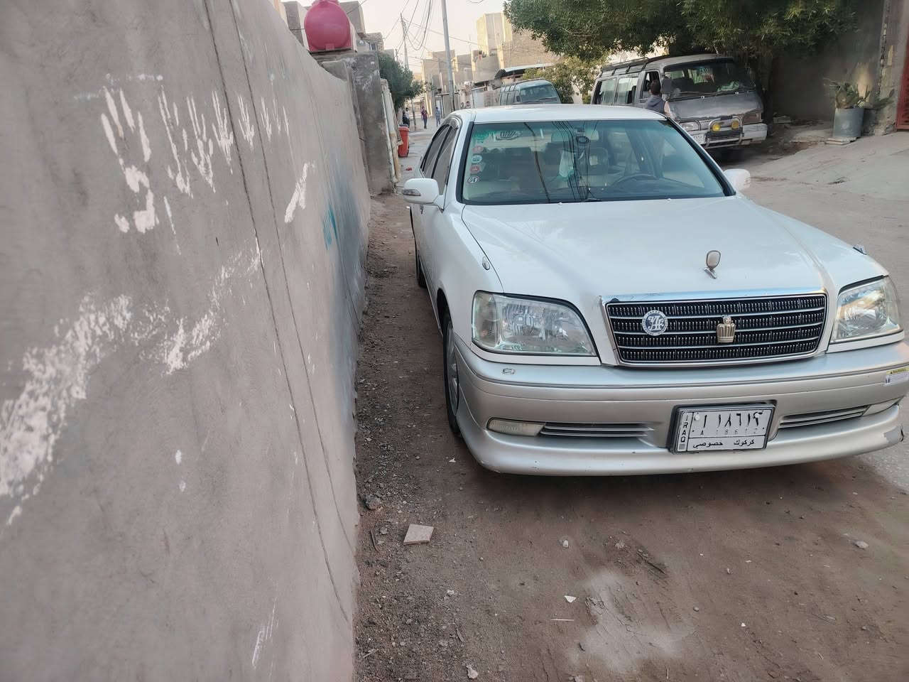 سلام عليكم ملكة ٢٠٠١ سيارة جاهزة وحلوة مكفولة من الكص رقم كركوك محرك ديفور صغير مفحوصة قرار ٤٨ بيها بس جاملغ الخلفي السعر 85 $رقم الهاتف ***********
