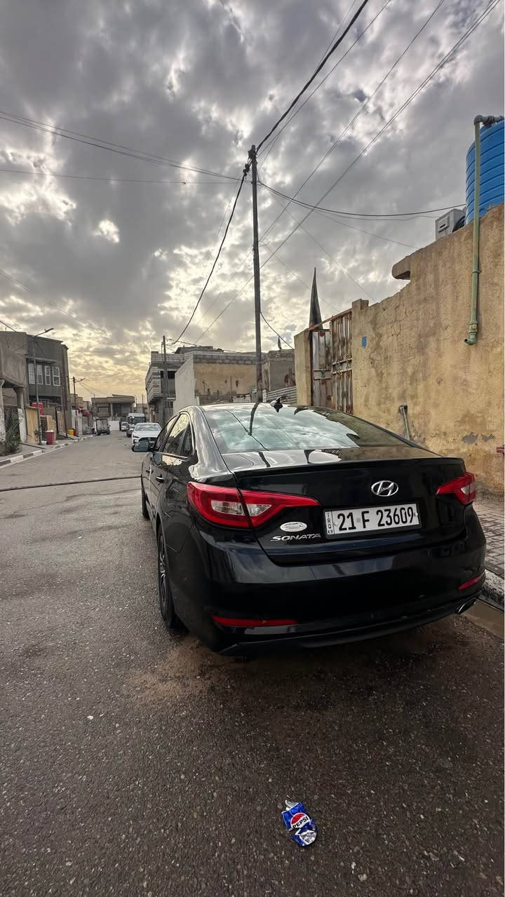 السلام عليكم
سوناتا 2017 رقم سليمانه 
وراد امريكي 
حادث جاملغ وبنيد وصبغ جاملغ خلفي بدون ضربه 
السياره جاهزه للخير 
مكينه هستوى مسويلها ادامه يعني انسى ادك ادوانز بانزين عادي 
بيع او مراوس بستاركس 
السعر 125 ورقه وبيها مجال 
للتصال او وتساب *********** شط العرب, البصرة
