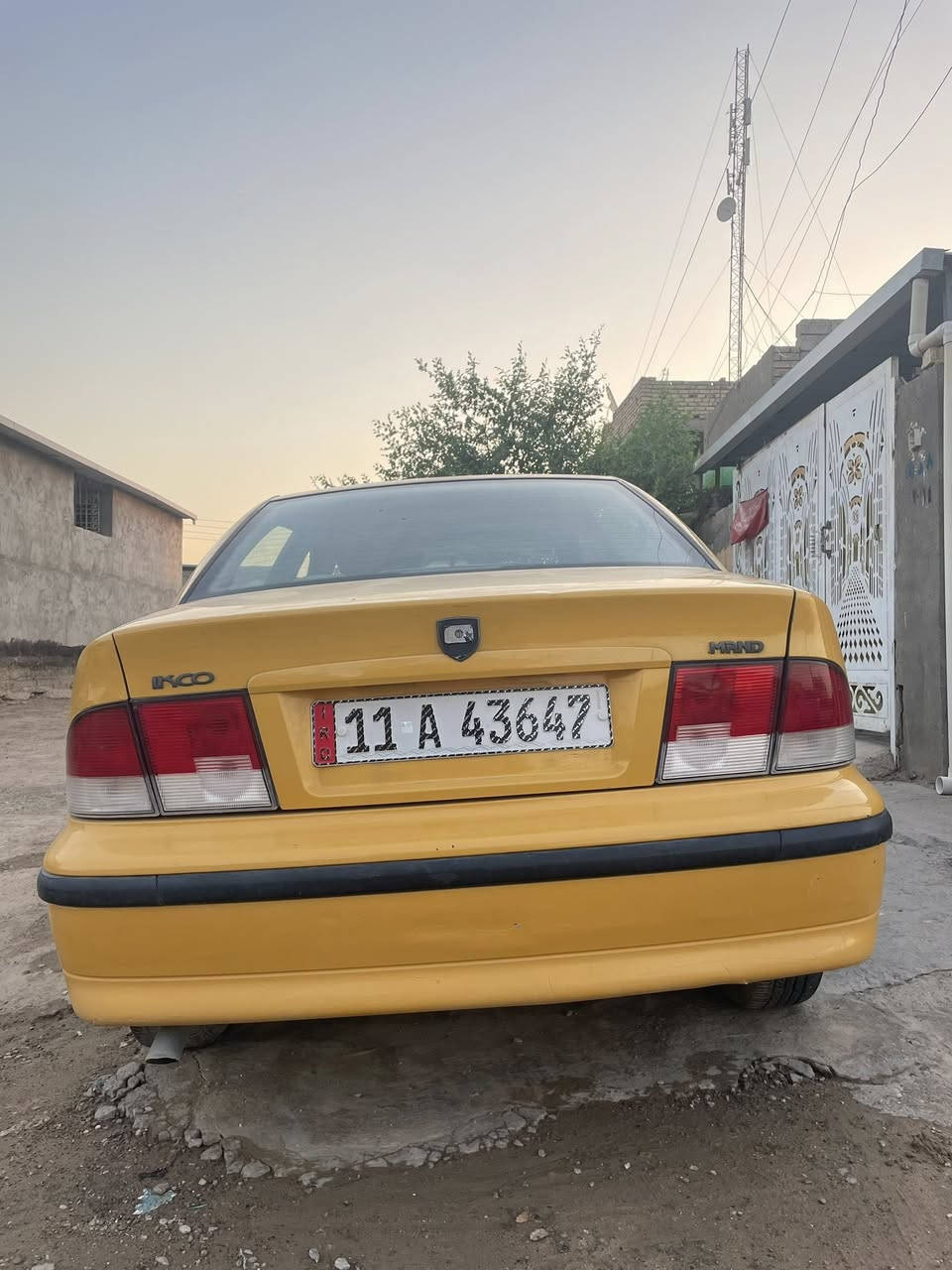 السلام عليكم سمند ناطق للبيع موديل 2011
السيارة جديدة ومكفولة من ضربة وتبديل وصبغ وخياس 
بيها بارد بسيط باب الصدر كد شبر فقط
كير و محرك مكفولات 
صدر امامي خلفي جديد 
تخم تاير جديد 
كلج جديد قبل أسبوع شادة 
مشط ستيرن جديد اليوم شادة 
رقم بغداد انكليزي باسمي 
سنوية لل 29
مصفرة هيئة وغرامة 
السيارة مابيها نقص برغي واحد كبل للشارع 
ميكانيك بلاد ومكفول 
دوس بلاد 
هلالات بلاد 
شواصي بلاد 
سنتر لوك ريموت
داخل بلادي ومدوشم 
السيارة بيها جراد شي قليل كلش على الجنطة فقط 
السعر (47 )وبيها مجال للشراي فقط 
*********** واتساب 
مكاني بغداد بسماية ناحية الوحدة 
اخوان إذا ماعجبكم السعر اعبر المنشور 
الآن التعليق السلبي يعكس على مستوى تربيتك وأخلاقك 
وأهل ل 40 و 35 لاتتصلون ابداً
