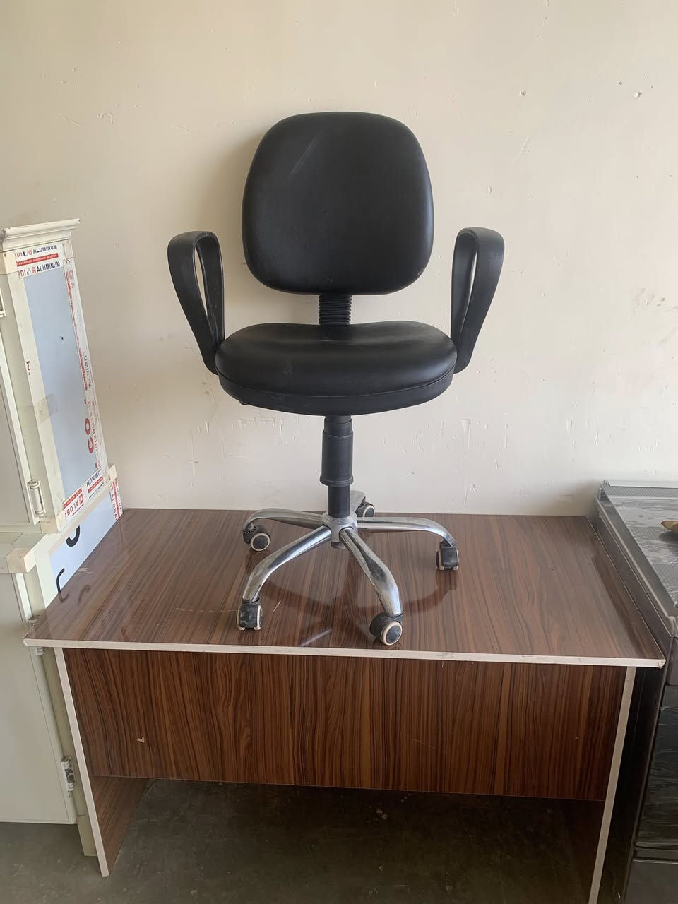 السلام عليكم وصول وجبة جديدة من الأثاث المستعمل في قرية شكرا الشارع العام محلات اياد حلاوة مجاور كوفي الشام للاستفسار الاتصال *********** و***********
