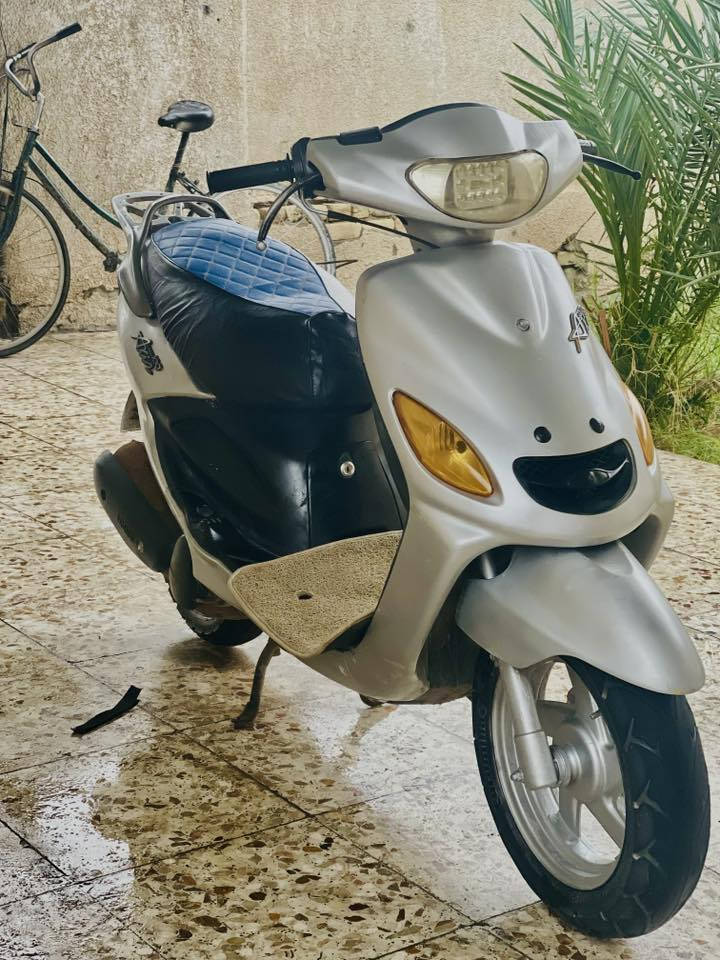 للبيع دولفين اكزز نضافة شوف عينك مكينه ناعمة مفتوح مره وحدة وغراضه اصلية  دراجة خير من الله مال جناي السعر 450 قابل للتفاوض الاستفسار ***********
