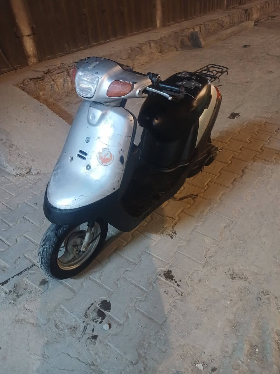 سلام عليكم دراجه حلوه ونضيفه
مستعجل عله بيعتهه ١٧٥ 
مقابل كراج لموحد 
***********
