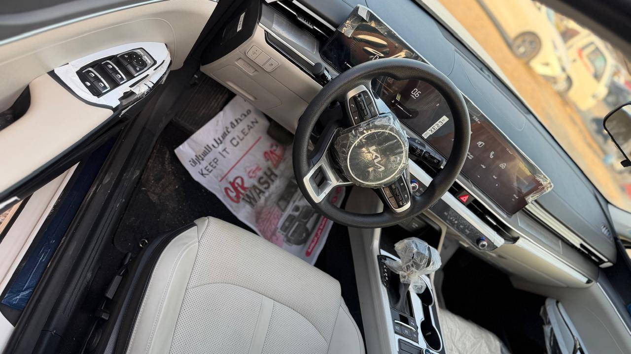 #مستخدم  
#السعر 225 $ معروض 
🔥 KIA K5 2025 🔥
🚘 مرقم أربيل🚘 
‼️ انتبه ‼️ 🔧 خاضعة للضمان لمدة خمس سنوات 
📃 اليكم التفاصيل الآتية 👇🏻
🚘 خليجي 
🚘 16 km ألف 
🚘 موديل 2025
⚙️ حجم المحرك 4Cylinder 2.5L 
⚙️ مرتبط بناقل حركة أوتو 8 نمر
🔑 مفتاح التشغيل بصمة  
🔑 تشغيل عن بعد 
🚗 دفع ثنائي FWD
‼️ اريل نفكيتر 
📍حساسات أمامية 
📍حساسات خلفية 
💡لايت زينون + LED 
🚘 دخول بصمة ذكي 
🛞 حجم الاطار 215/55R17
🛞 ويل كب 17
🛞 هاند بريك كهرباء
🛞 4 دسك
✨️ اشارة في المرايا الجانبية 
✨️ المرايا قابلة للطي كهرباء 
🎈عدد AIR BAG 2
🚗 ا ABS 
🖥 دشبول شاشة ديجيتال 
🖥 شاشة Apple Car play 
📷 كاميرا دوارة 
💡الانارة الداخلية LED  
🛣 مثبت السرعة Cruise 
🎶 المودات والاوامر الصوتية 
🎶 ا Bluetooth / T YPCE 
⚡️مخرج منفذ الطاقة 
🔍فحص نظام السيارة 
💺تتسع المقصورة ل 5 ركاب
💺المقاعد جلد 
💺حركة مقعد السائق كهرباء 
👶 مثبت مقعد الطفل ISOFIX 
❄️ تبريد شاشة لمس مناخين منفصلين 
❄️ قطعتين تبريد 
🚘 أوضاع القيادة Drive Mode 
🚘 أوتو هولد Auto Hold 
⛷️ نظام مانع الانزلاق 
🥤حاملات الأكواب 
🚘 تطعيم الدواخل ألمنيوم 
🦅معرض ألظلال المركزي 🦅

اي استفسار عن طريق الاتصال فقط غير متواجد ع الانترنت

واسط الصويرة شارع المعارض الرئيسي 

***********    واتساب

***********    واتساب
