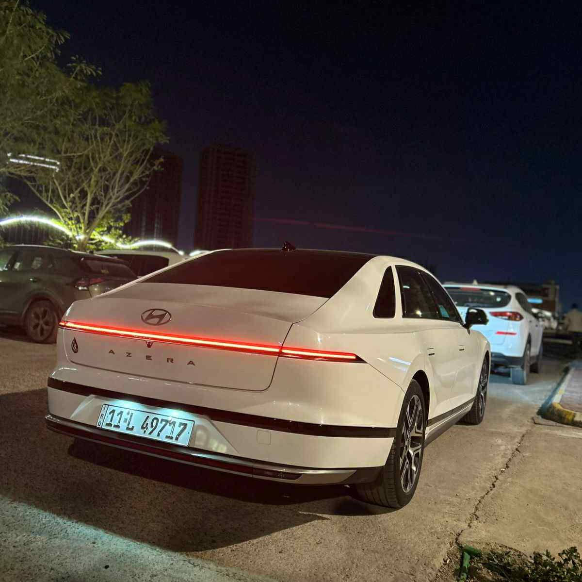 ازيره موديل 2024 خليجي 
مكفوله من الصبغ والبارد ماشيه 20 الف كيلو 
شركه القلم فول موصفات فتحه سقف بصمه تشغيل شاشه متصل صندوك كهرباء جلد كشنات كهرباء كشن حار بارد شفتات استيران توقف ذكية استيران كهرباء شاحن واير ليس لد امامي وخلفي مكينه 3500 6 سلندر تنفس طبيعي 4كامرات رادار امامي وجانبي ونقطه عمياء يدات الخارجيه ترحيب ولمس هواي بيها بعد موصفات 
مكاني بغداد شارع فلسطين
 الرقم ***********
