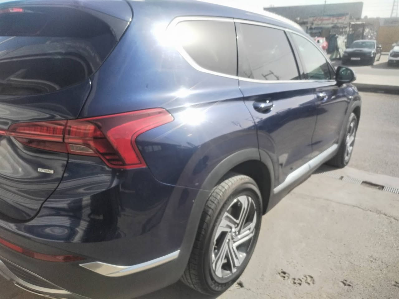 سنتافي ٢٠٢٢ لون مميز ماشيه ٦٣ سعرها ١٩٥ وبيها مجال حك الجيه تترقم بغداد فول ما عدا الفتحات ضربتها كما موجود بالصوره ضربه حلوه وخفيفه ***********
