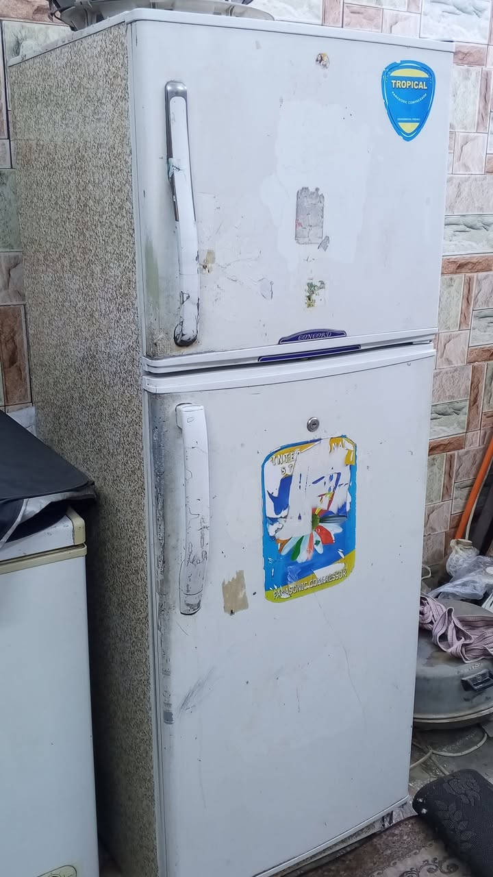 ثلاجه نظيفه سعر 125 بيها مجال 
مكان بغداد المشتل مستعجل على بيعتها ***********
