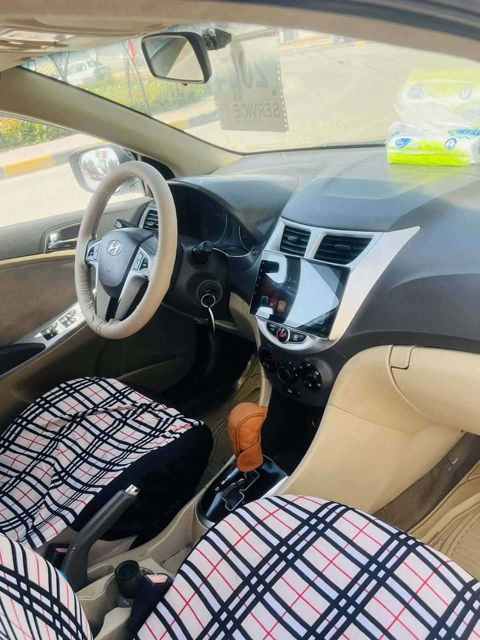 سلام عليكم سياره اكسنت للبيع موديل 2013 مكينه 1600 فول سياره جديده احلى من الصوره رقم اربيل ابو الفسفوره بسم الشركه بيه مكانات شي بسيط سياره حداديه مكينه گير خير من الله السياره كفاله للاستفسار رقم ***********
