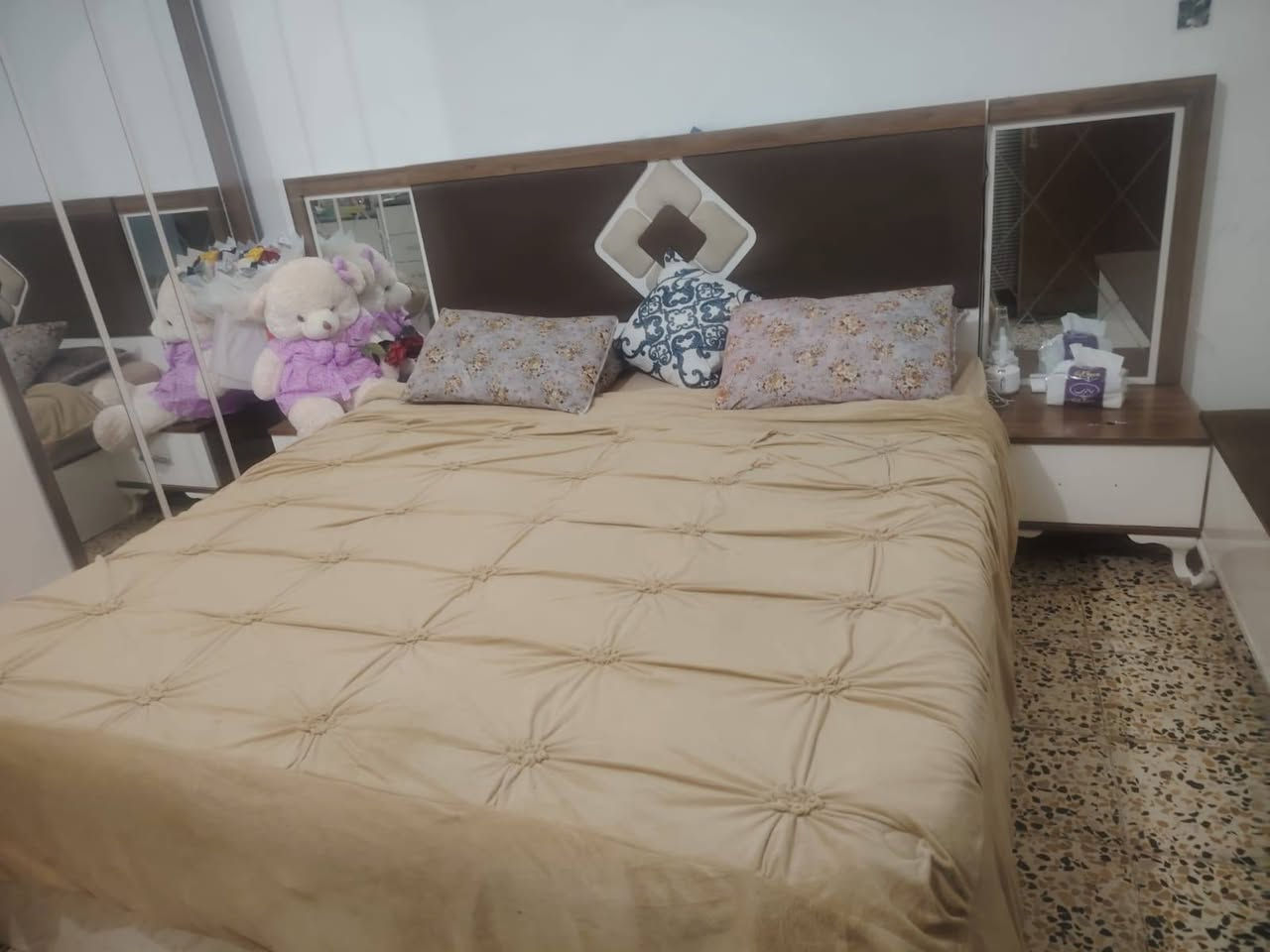 السلام عليكم غرفه نوم للبيع شرط نضافه وكلش مرتبه سعر 360 وبيه مجال  
تواصل ***********
