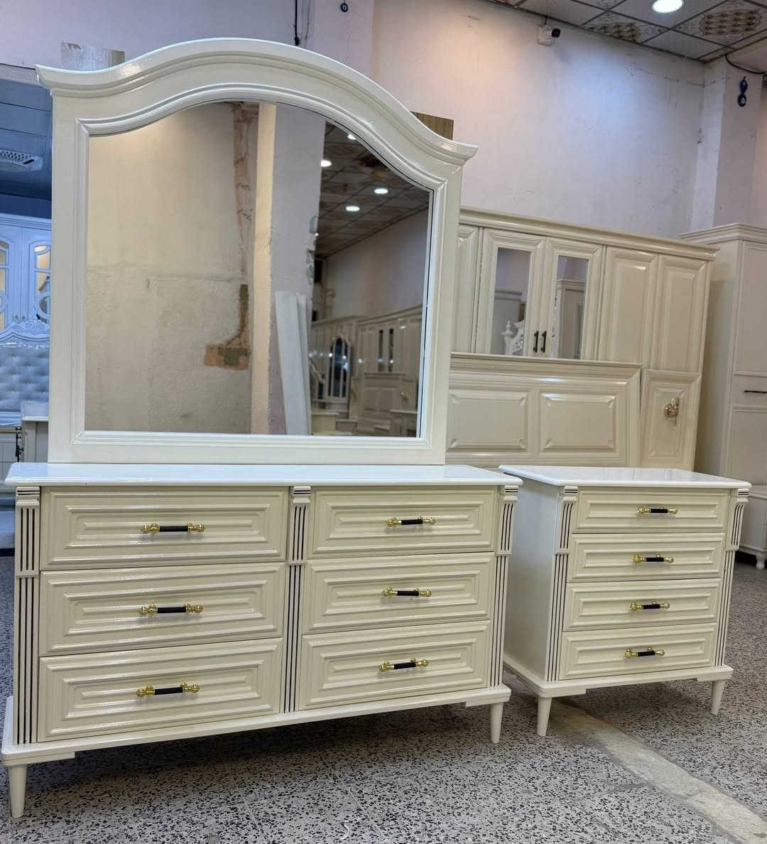 نجارة عراقيه اصلي وليس تقليد لا نتعامل بالتقليد نهائياً 👉🏻
السعر الحالي؟؟  مليونين و600
للحجز والاستفسار اكثر واتساب ***********
