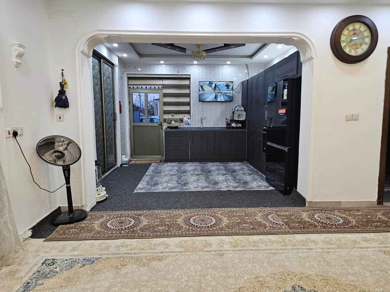 ✔️بيت  للبيع في مجمع تالار ستي 
🔘 الموقع اربيل : البيت مؤثث بالكامل
▫️مساحة البيت 230 m
▫️البيت يحتوي على 3 غرف نوم
▫️استقبال +صالة 
▫️صحيات 
▫️مطبخ  
▫️كراج + حديقة

للأستفسار التواصل خاص او واتساب او الاتصال على الارقام التالية:

***********
*********** أربيل, العراق
