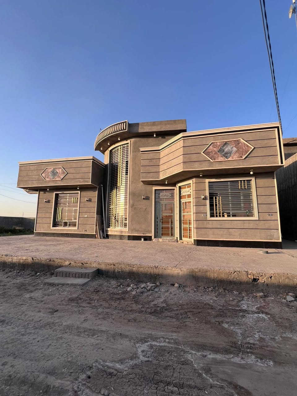 سلام عليكم بيوت لبيع داخل دونم طابوا صرف سند 25 شرط ثاني يوم تحويل
كافه الخدمات متواجده فيه وايضا محلات ينشأ عليه عل شارع عام قرب الساده ابو خطه طريق العلويه شريفه بنت الحسن ع
للاستفسار الاتصال على الرقم *********** و*********** او مراسله الصفحه
علمنا ان السعر 800 مليون وبيهن مجال شي قليل
