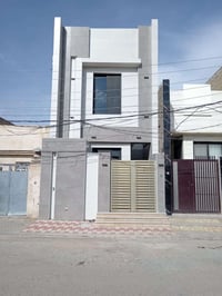 ١٠٠م • ٣ غرف • بناء حديث