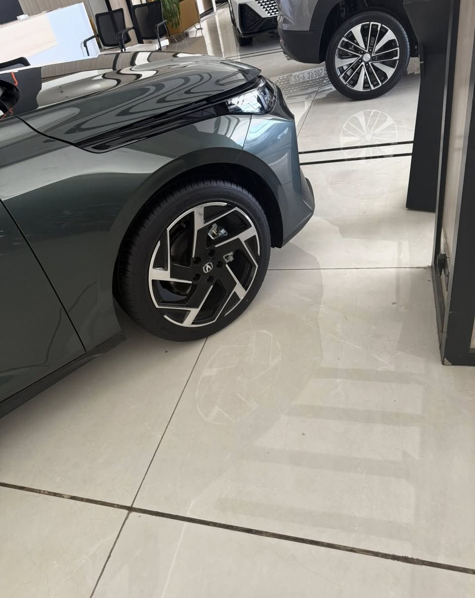 السلام عليكم
ايدو بلس ٢٠٢٦
ماشية ١١ الف  / وكالة البخيت 
اعلى فئة 
المواصفات ( سقف بانروما قطعتين ، تبريد قطعيتن مقاعد من الجلد الفاخر، مع وسادة رقبة  ، كراسي كهرباء ، حساسات امامي وخلفي ، توقف ذاتي ، كامرات داش كام من جميع الاتجاهات ، كامرات  محيطية رؤية ٣٦٠ درجة ، اوامر صوتية  ، قيادة ذاتيه وتحديد مسار ، ونقاط عمياء ، كامرة لمراقبة وعي السائق ،شاشة عرض وسطية كبيرة )
ترهم نقد وترهم اقساط 
تفاصيل اكثر على الخاص او الاتصال 
***********
