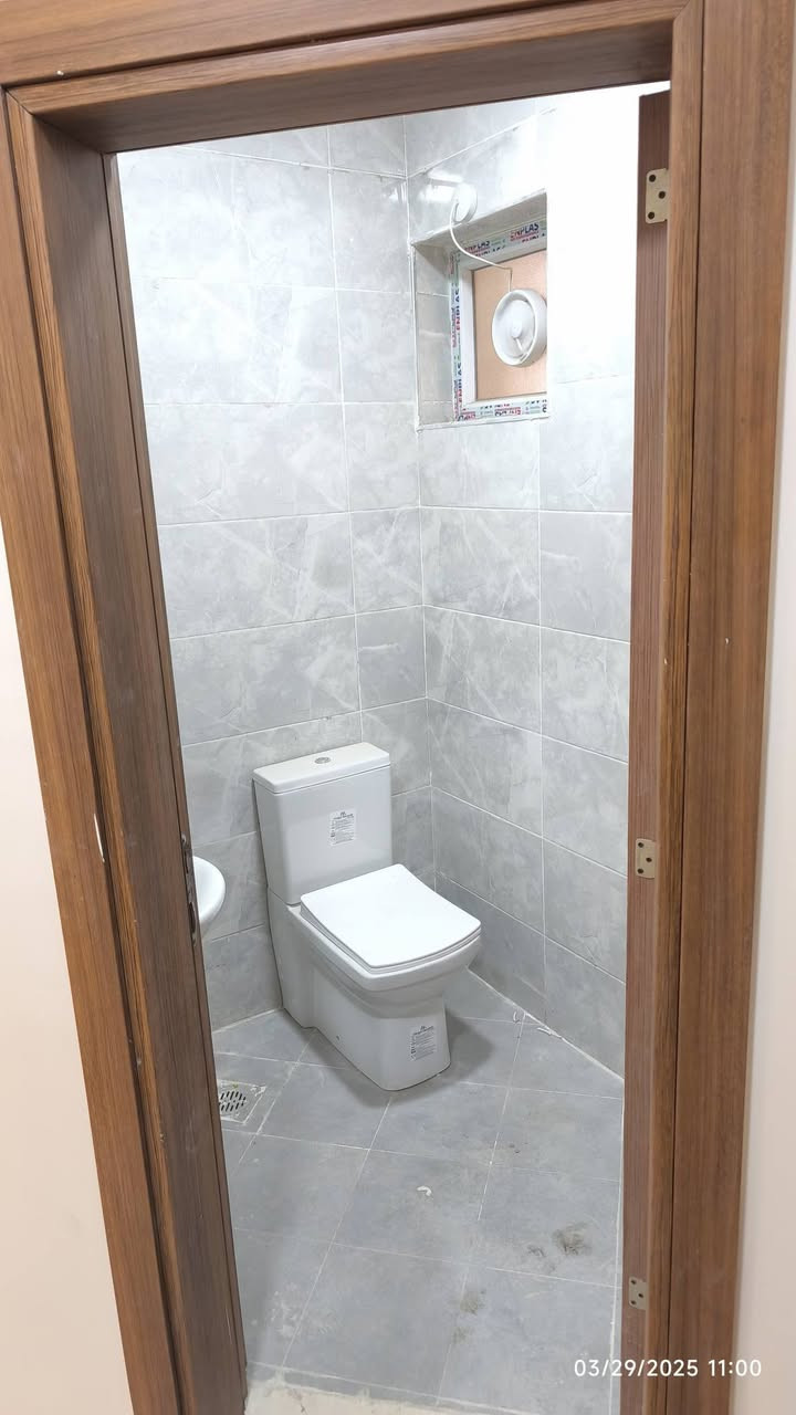 شقة للبيع في مجمع ابن فرناس السكني قرب مرور التاجيات في بغداد
الشقة مدفوعة الاقساط ومستلمة بشكل كامل وغير مسكونة
بلوك A4
الطابق الخامس
المساحة 190 م
صالة واستقبال
غرف نوم عدد 3
حمامات عدد 2
مطبخ متكامل مجهز بكاونترات وطباخ ومرشحة وغسالة ملابس
سبالت عدد 3
انارة 
اطلالة جانبية على الحدائق
كهرباء 24 ساعة 
منظومة غاز مركزي
السعر مناسب جدا 
للاستفسار التواصل على الرقم  ***********
