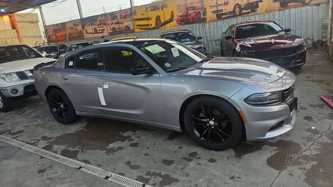 جارجر ١٧ اصل رقم بغداد ضربه جاملغ وبنيد وباب مصبوغ ناصريه مركز ب١٧٥ وبيها مجال بسيط***********
