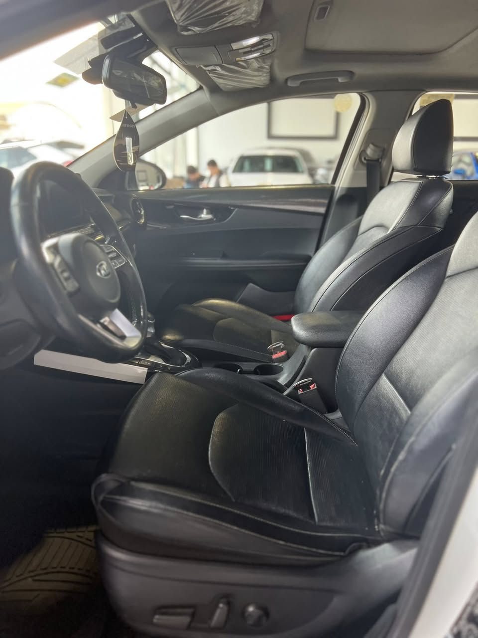 كيا فورتي 
للبيع او للمراوس 
EX vip 
‏2019
مواصفات فول
بصمة 
سلايت
تدفئة تبريد كشنات امامي
تدفئة كشنات خلفي
رادارات امامي جانبي
سماعات هارمن كاردن 
بدون صبغ السيارة 
غير متواجد خاص
للاستفسار 
‏***********
