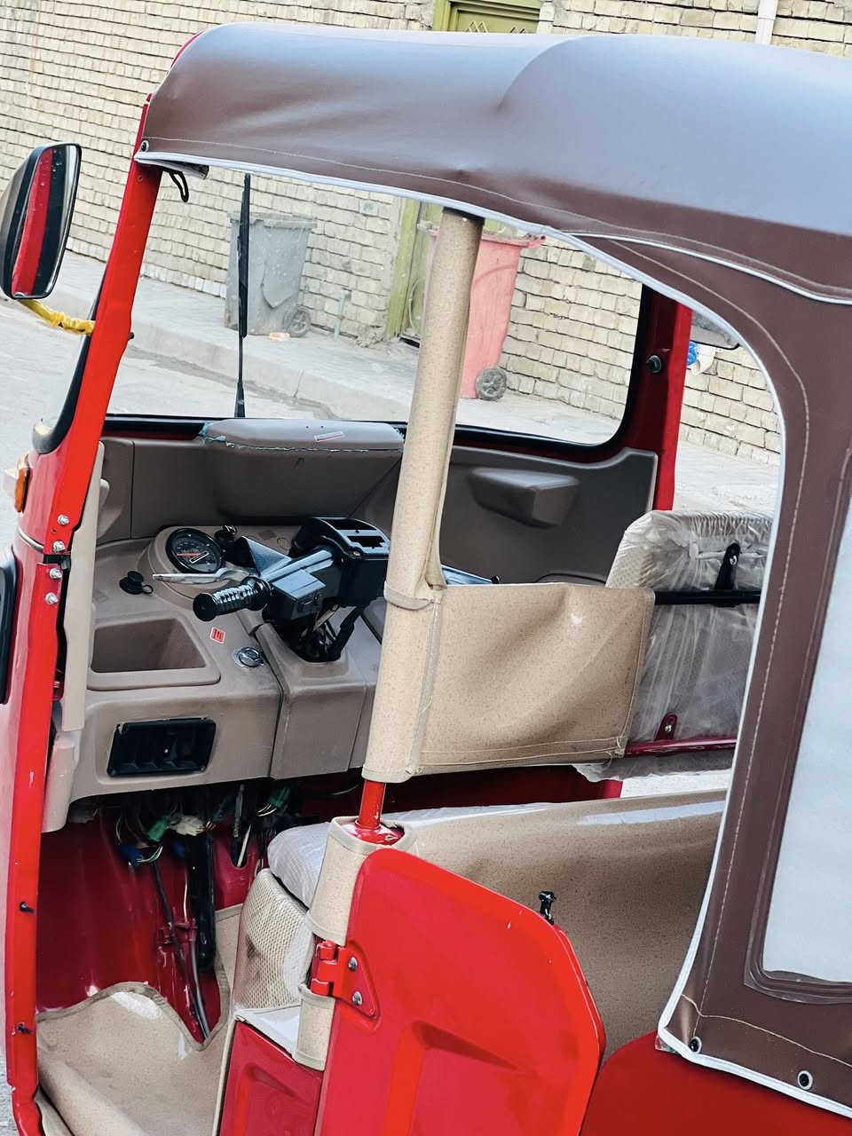 السلام عليكم تكتك للبيع كفاله نضيفه حيل وجاهزه من كلشي كبل لشارع رقم وسنويه بسمي تحويل ثاني يوم السعر 8ونص وبيه مجال  مكاني بغداد الزعفرانية الاتصال ***********
