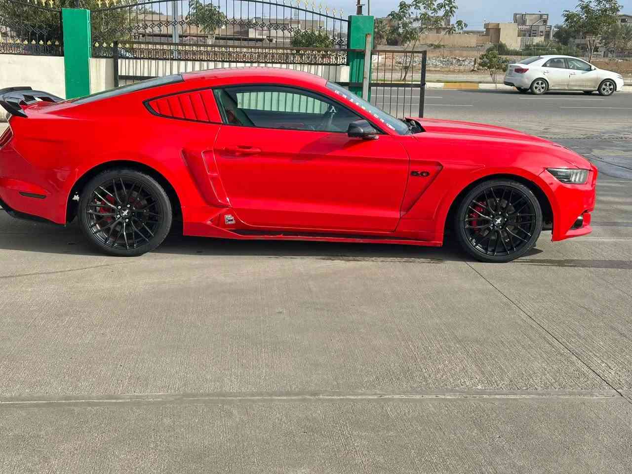 موستانگ 2016 للبيع لون احمر ضرر 3 قطع بس مصبوغه حزام للجماليه محرك 6 سلندر بحجم 3700 ، شرط گير ومحرك تحكم ستيرن فول بيها شاصي قليل جداً بس ذكرته للامانه ، رقم سليمانيه تحويل مباشر نفس يوم الشراء 
تجي تفحص كامل وتروح تحول نفس اليوم 

السعر 128$ وبيها مجال 
عنوان السيارة - كركوك 
هاتف : ***********
