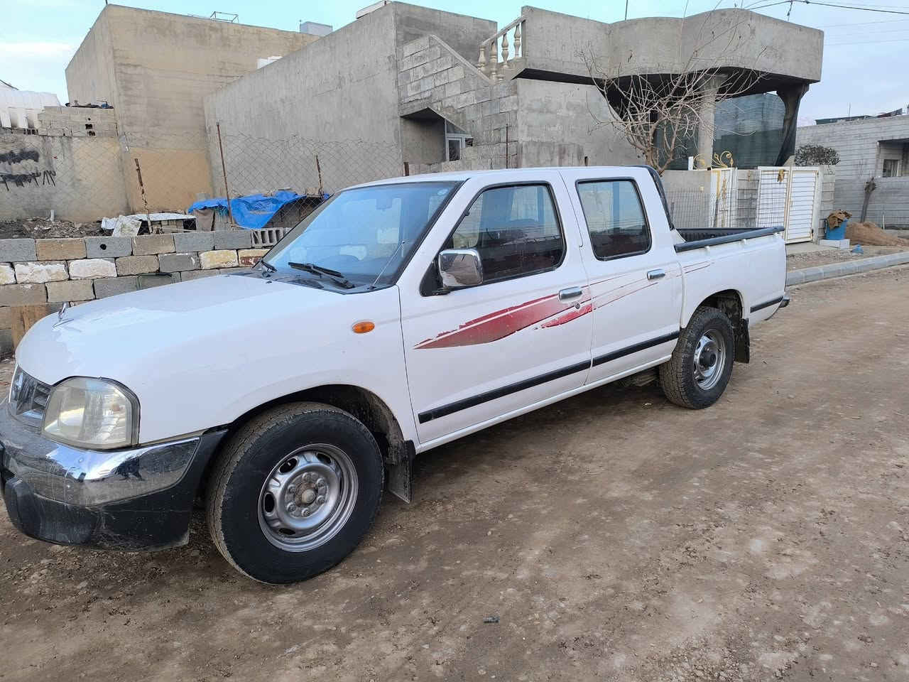 نیسان 2008یابانی 
بەس دۆسەکەی بۆیاخە 
گێڕ و مەکینەی بەشەرت 
مەکینەی کراوەتەوە 
تایەی تازەیە 
تەبریت سارد و گەرم بەشەرت 
سەنەوی بەسەرچووە 
بەناوی خۆمانەوەیە 
ماڵی دۆستە 
***********
سەید سادق
