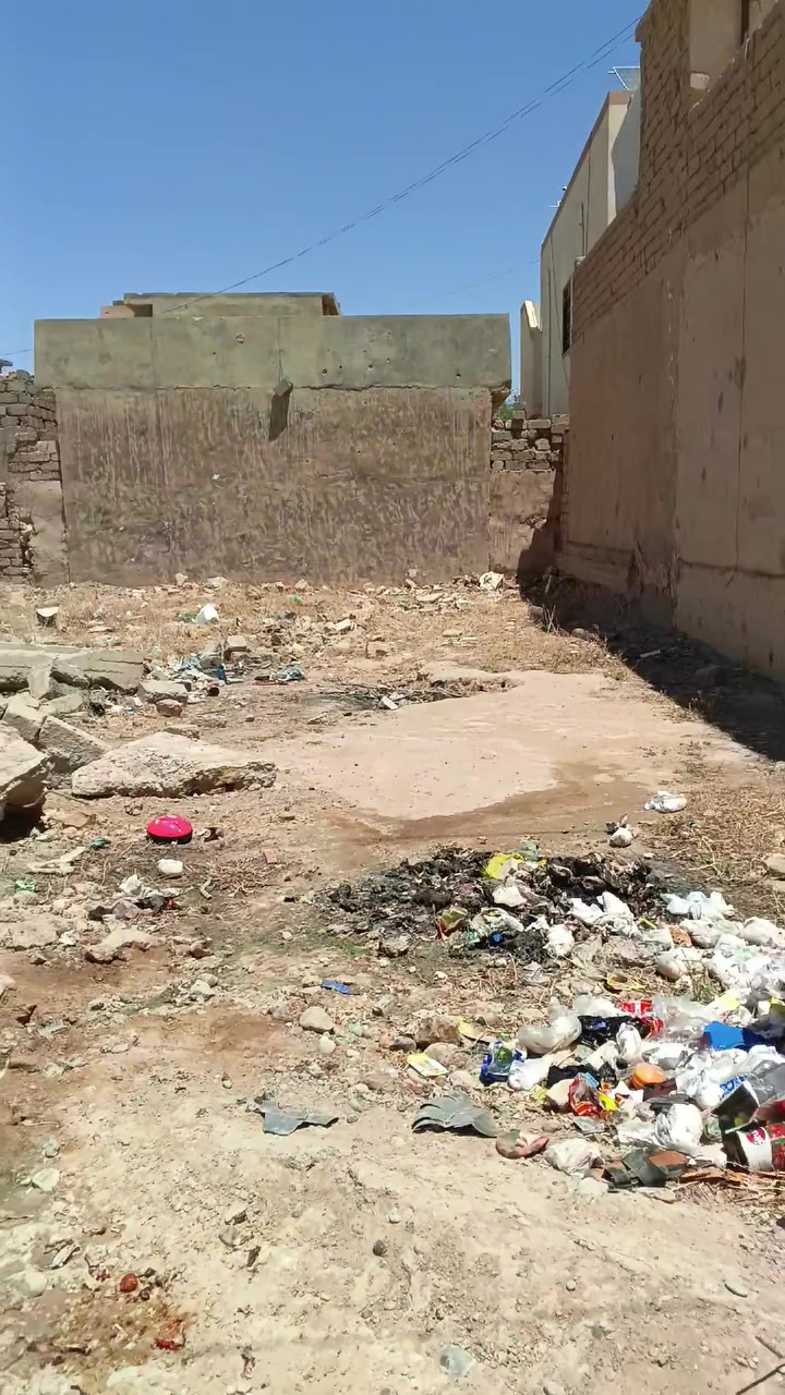 قطعة أرض للبيع في حي العسكري الأول طابو صرف
بظهر مدرسة أبو عبيده مساحة 200 متر 20x10 
بصف التبليط شارع 8 وبسعر مناسب 
الاستفسار مراجعة مكتب منيف العقار أو مكتب عقارات الزيتون 
أو الاتصال بالرقم ***********
