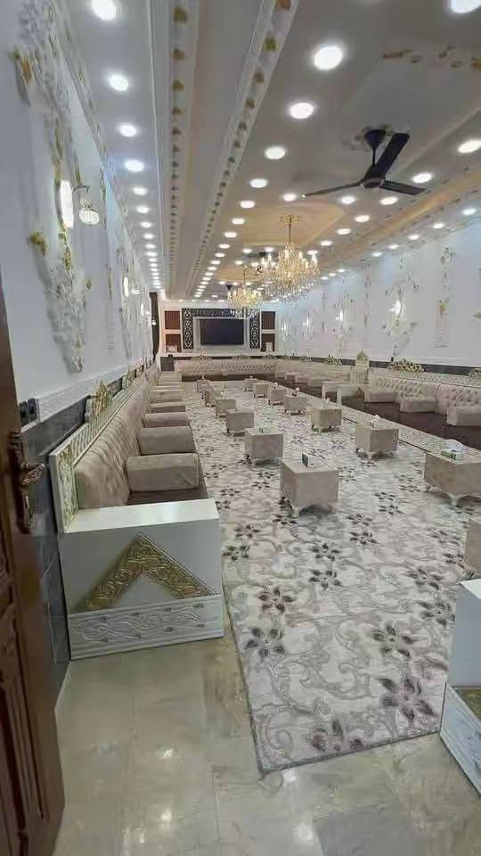 الدار للبيع او مراوس 
المساحه 600 م
سند 25 
يحتوي ع مضيف واستقبال وغرفه نوم ومطبخ وخدمات 2 
والطابق الثاني يحتوي على 3غرف نوم وخدمات وحولي كبير 
العنوان الراشديه منطقه المراسمه 
الشارع مبلط 
للاستفسار الاتصال على الرقم ***********
