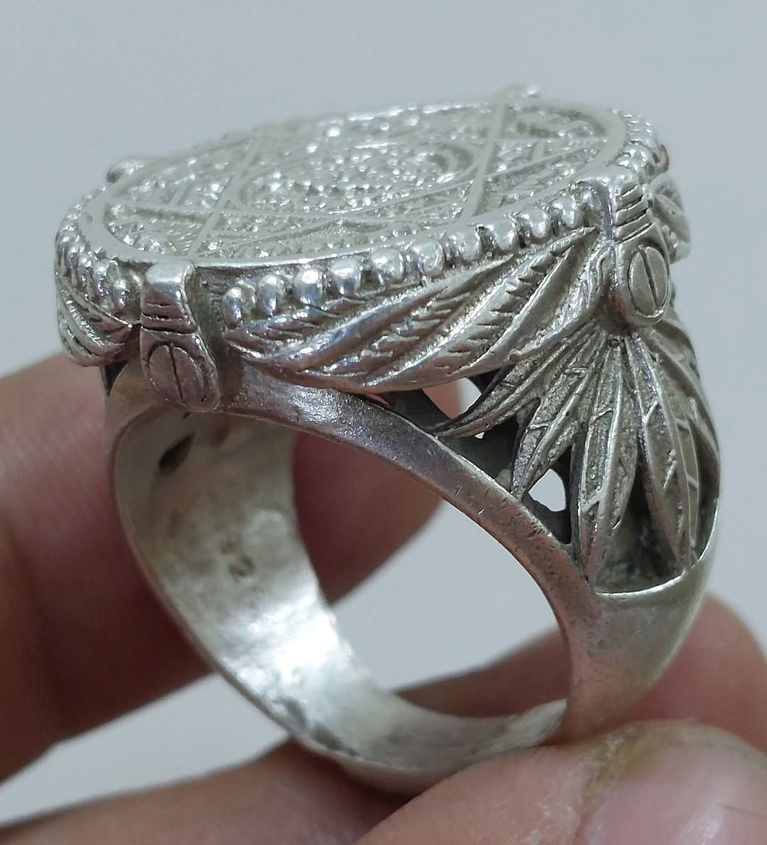 خاتم فضة منقوش نجمة داود حجم راهي و قياس 24 بغداد ***********
