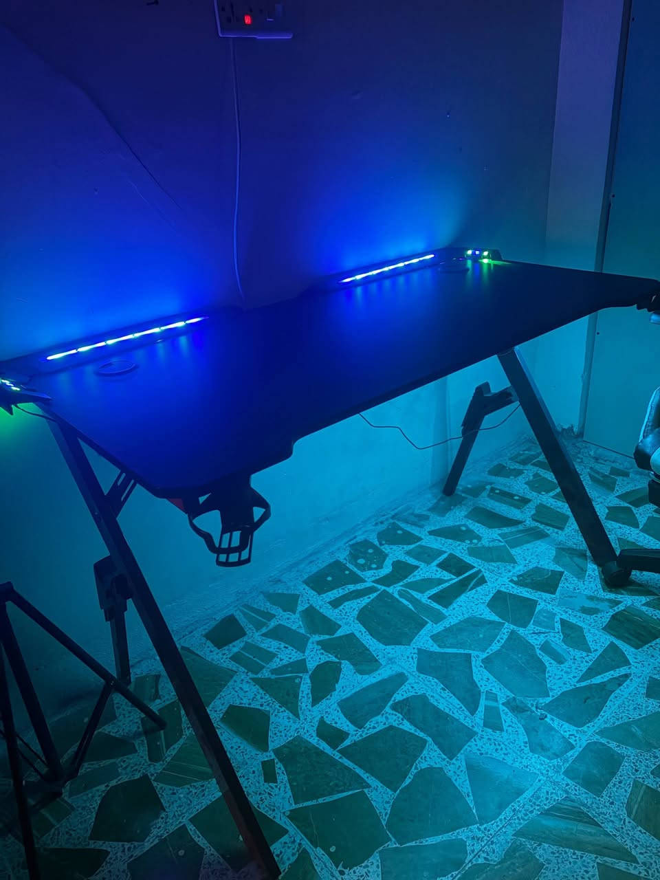 كرسي 170 ميز 150 الاضائه ***********
