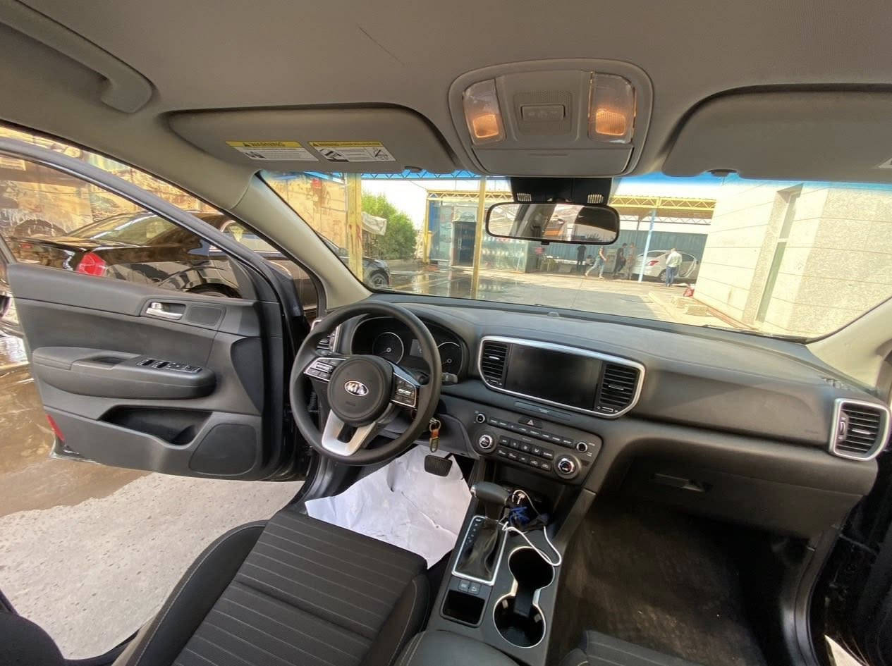 سبورتج ٢٠٢٠ حادث جانبي امبدل باب بامريكا صبغ بالدوسة اثر الحادث وجزء من الباب الخلفي اثناء التصليح بامريكا وهنا مبدل جاملغ لايمين وموجود الجاملغ الاصلي ممصلحي زين بامريكا بدلته بواحد مطابق لون
بيها شخوط بسيطه ورصعات من جتي مناك ماصلحتها عفتها على وضعها من استلمتها لحد الان باسمي 
رقم جديد فقط تحويل ملكيه 
سياره بيها كل الموصفات 
رادارات 
توقف ذاتي 
نقطع عمياء بالمري 
اشاير مري طي كهربائي 
مانع تشتت  يحذرك في حال النعس 
عدم ازعاج اثناء الاتصال ينصه المسجل وفان التبريد اثناء المكالمه 
بعد مواصفات
ايرباك كشن الصدر فقط 
البجم كبس 
اناره سستم لد يسوي اليل نهار
بانزين كله سوبر ومحسن فقط استعمال على ايدي فقط 
الدهون كلها اصليه 
الصدر والاطارات كلها جديده
بدلته بشرة وبي ضمان 
ماشيه ٦٤ الف ميل 
سيارة جاهزة بكل التفاصيل السعر ١٥٠
للاتصال ***********
