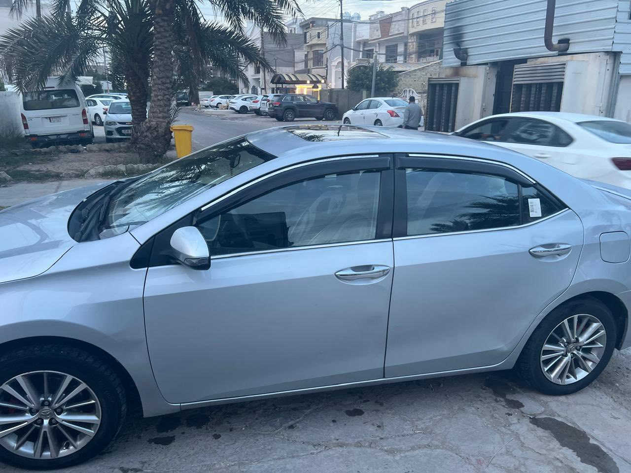 السلام عليكم
توفر كورلا خليجي للبيع 
الون:رصاصي
موديل:2014
فول موصفات
الحدث مالتها جاملخ وبنيد  
العنوان :بغداد حي جامعة
السعر:١٢٨ وبيها مجال
رقم الهاتف:***********)
