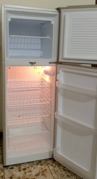 ثلاجة • نظيفة