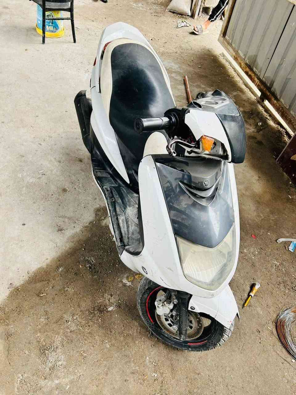 سلام عليكم للبيع دراجه سكنس نثيه شغاله بيهه صوت بكن ابيع كوم حديد بغداد البياع شراي يخابر *********** سعر ٢٥٠ وبيهه مجال خاص ماجاوب مكلف بل نشر
