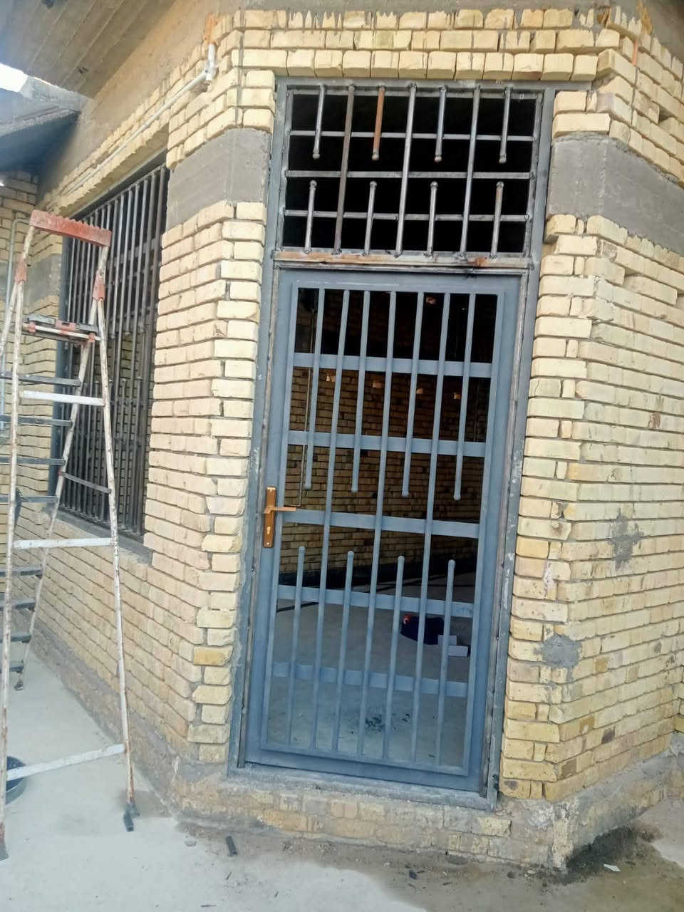 شغلي أبواب وشبابيك  وتسابي *********** علي الحداد البصره رقم *********** حداد متجول . عنوان الورشه  البصره حي بغداد ضهر العلوه. العنوان الثاني ابو الخصيب للحداده
